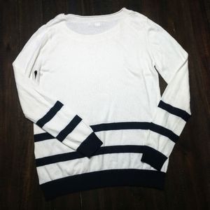 Like new white and black Sweater size Large